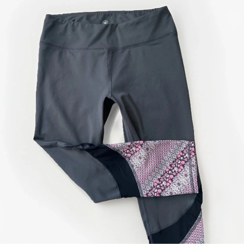 GAIAM Capri Activewear Leggings Size M Medium Gray Capri Capris Yoga Womens Gym